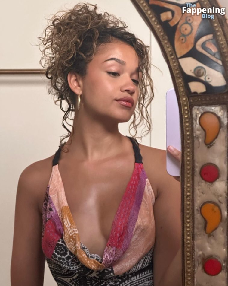 Madison Bailey Braless (3 Photos)