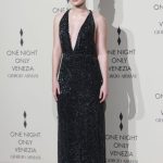 Sadie Sink Looks Beautiful at the Giorgio Armani “One Night In Venice” Photocall in Italy (15 Photos + Video)