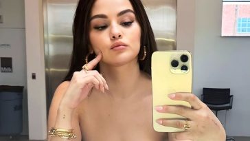 Selena Gomez Shows Off Her Sexy Boobs (2 Photos)