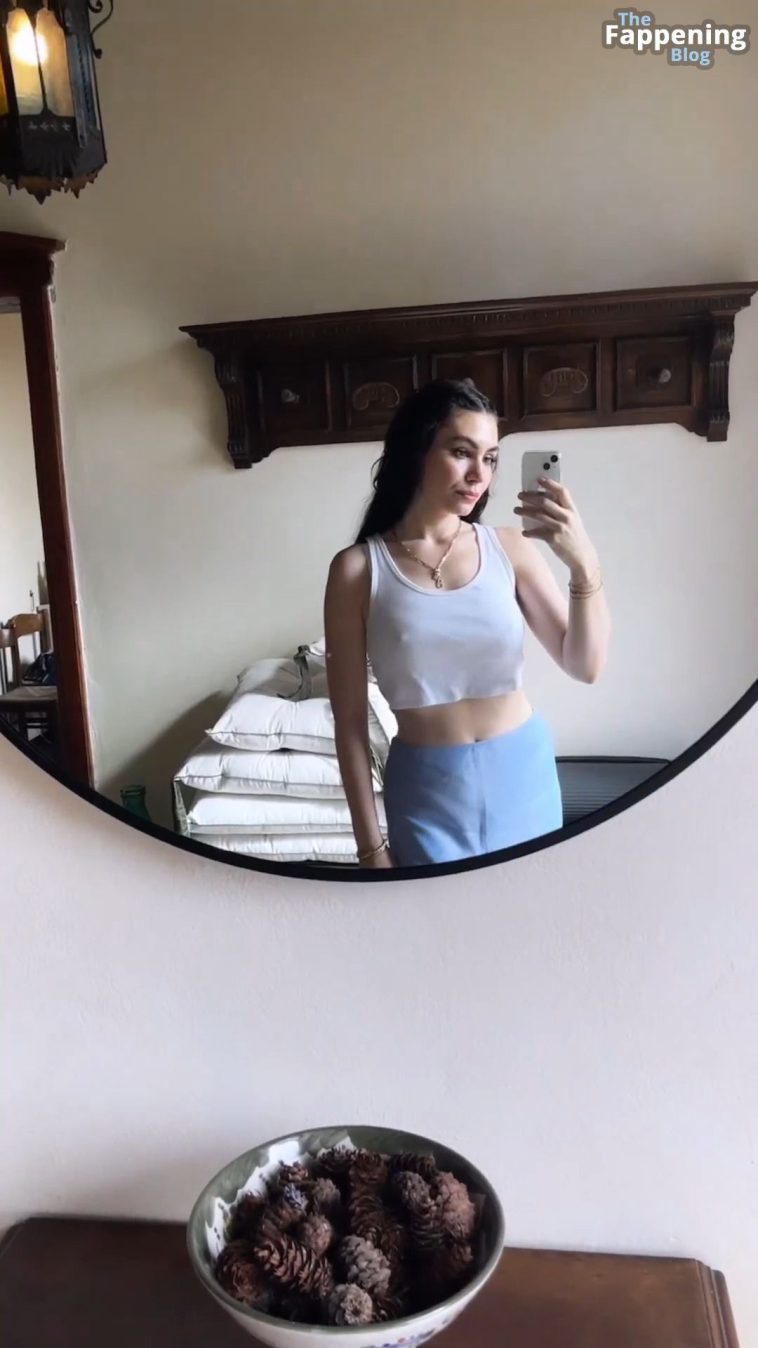 Sophie Simmons Braless (1 Photo)