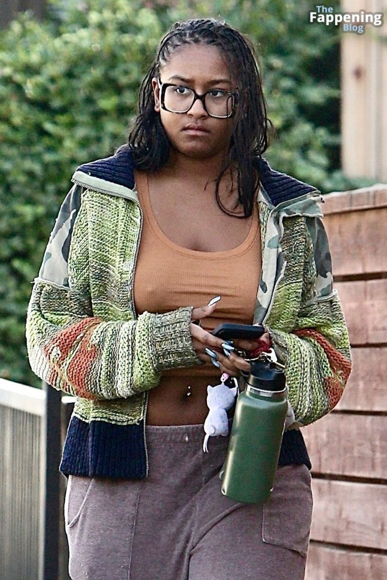 Sasha Obama Reveals Her Midriff Visiting a Friend (52 Photos)