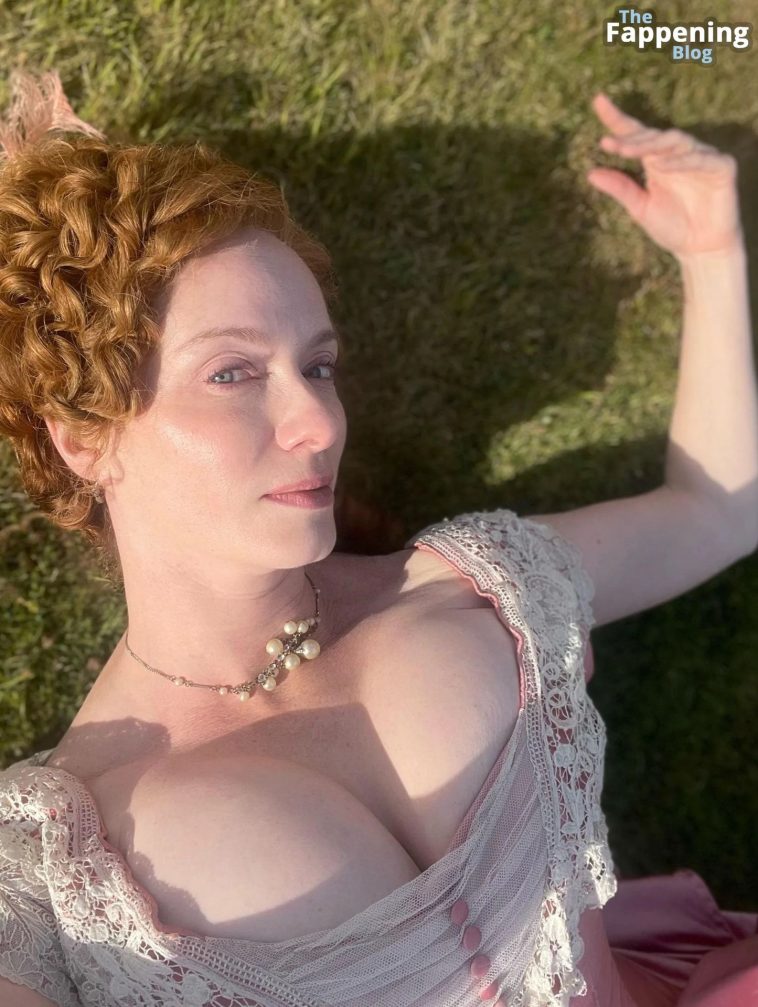 Christina Hendricks Sexy (9 Photos)