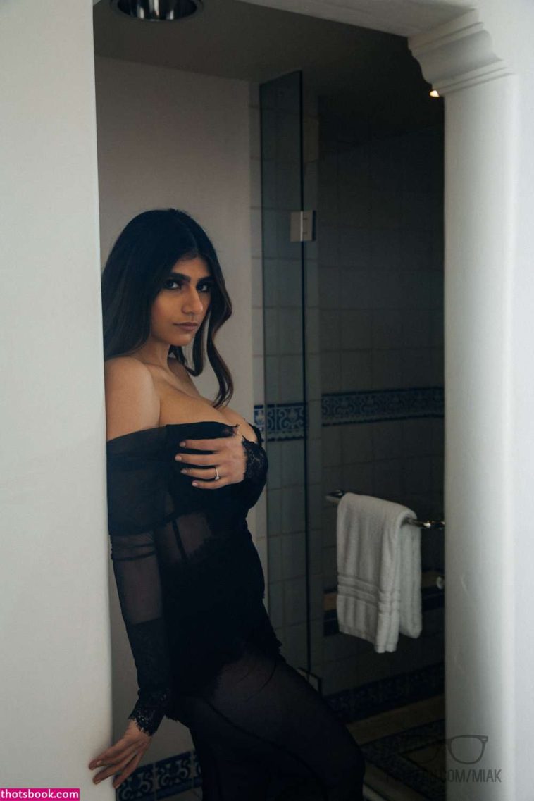 Mia Khalifa Nude OnlyFans Photos #12