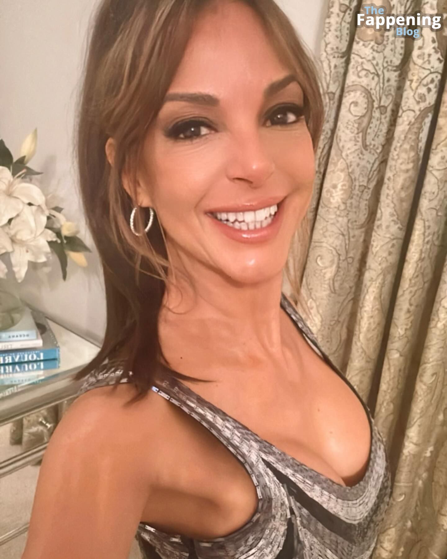 Eva LaRue Sexy (2 Photos)