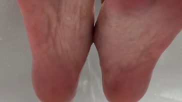 Natalie Roush Wet Feet Cleaning PPV Onlyfans Video Leaked