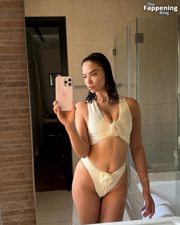 Shanina Shaik Sexy (11 Photos)