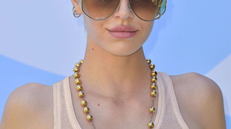 Delilah Belle Hamlin Flaunts Her Nude Tits at the 2024 REVOLVE Festival (21 Photos)