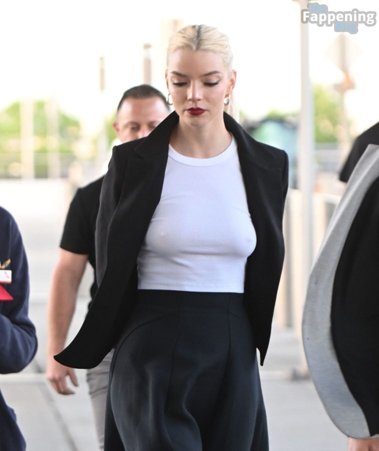Braless Anya Taylor-Joy is Spotted at JFK Airport in New York City (30 Photos)
