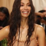 Zoe Saldana Flashes Her Nude Tits at the Met Gala in NYC (36 Photos)