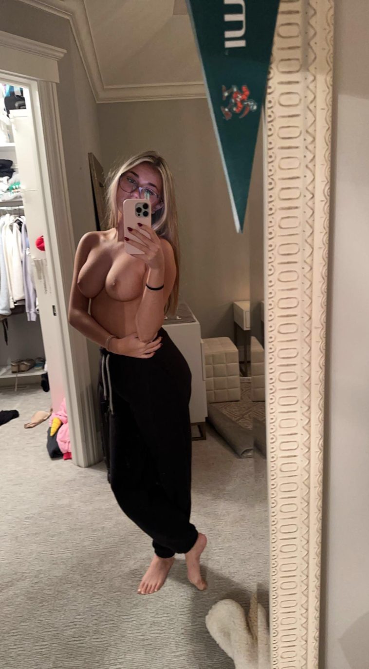 Breckie Hill Nude Topless Mirror OnlyFans Set Leaked