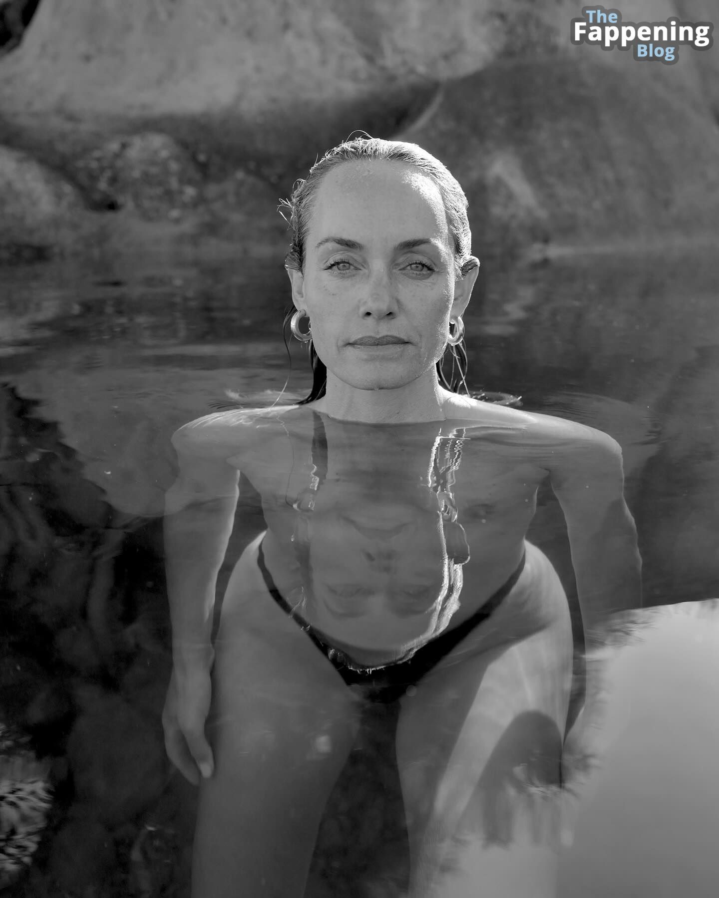 Amber Valletta Nude (4 Photos)