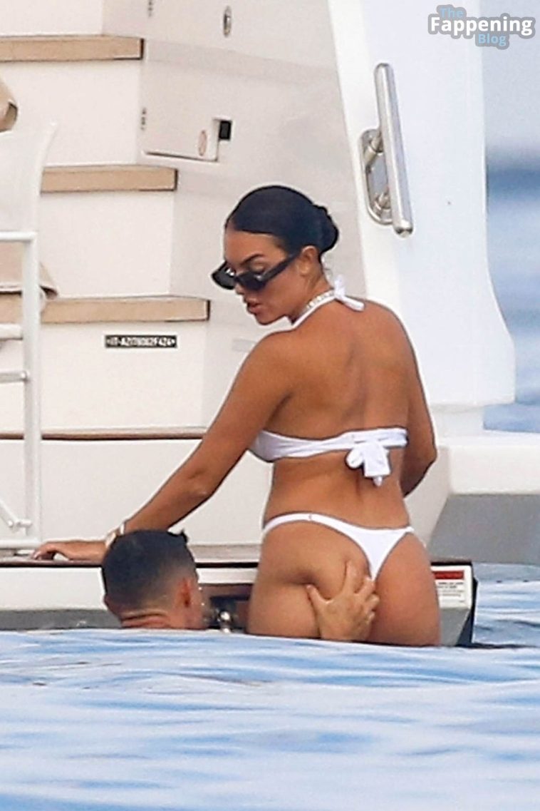 Georgina Rodriguez & Cristiano Ronaldo Enjoy Their Romantic Getaway in the South of France (127 Photos)