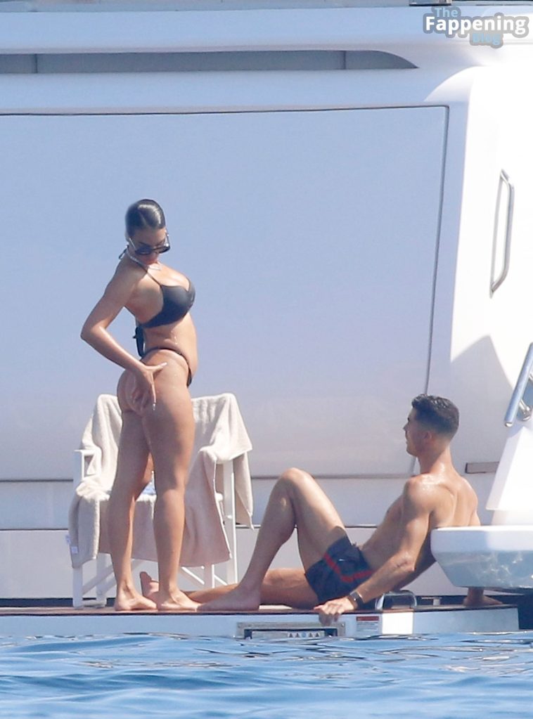 Georgina Rodriguez & Cristiano Ronaldo Enjoy Luxurious Yacht Day in the South of France (104 Photos)