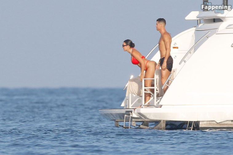 Georgina Rodriguez & Cristiano Ronaldo Enjoy Luxurious Yacht Day in the South of France (125 Photos)