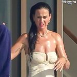 Katy Perry Enjoys Her Summer Holidays in St-Tropez (8 Photos)