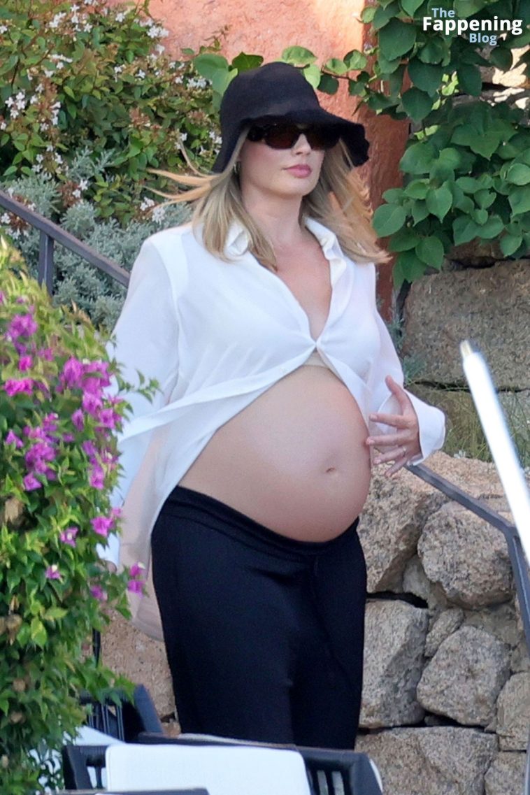 Pregnant Margot Robbie Enjoys a Holiday with Tom Ackerley in Palmarola Island (65 Photos)