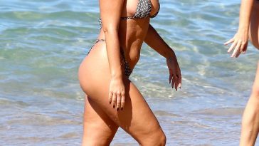 Natasha Oakley Shows Off Her Sexy Bikini Body on the Beach in Sydney (23 Photos)