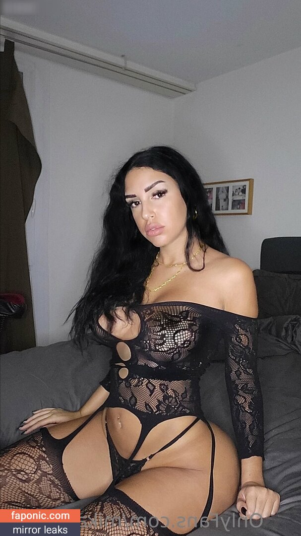 Mikaela Barbosa aka Mikaelabrbs Nude Leaks OnlyFans