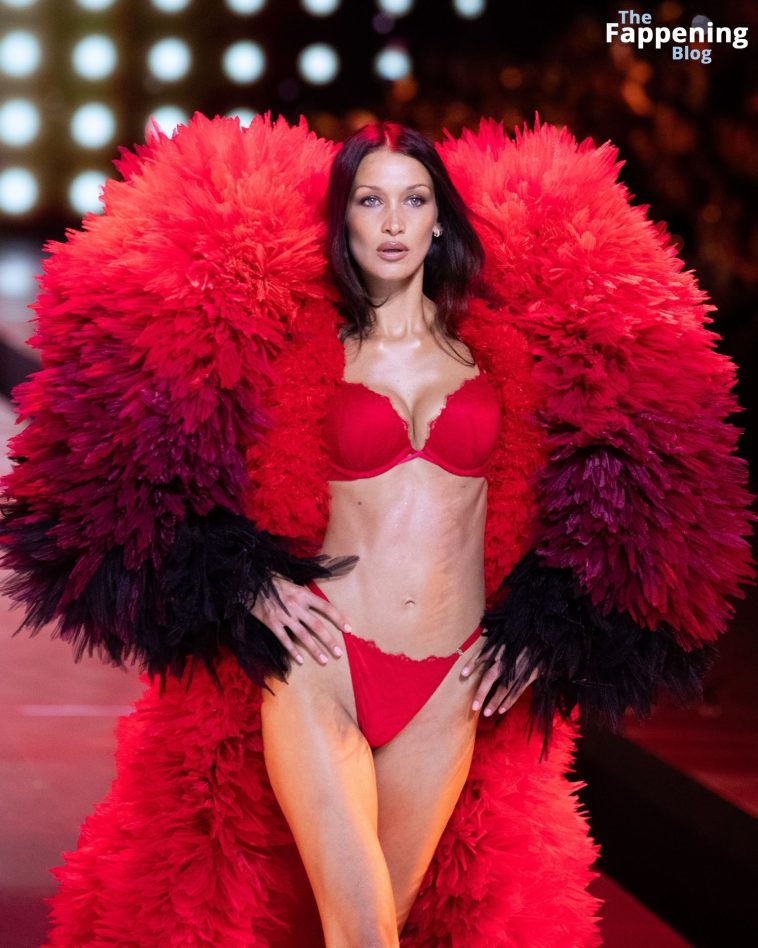 Bella Hadid Looks Stunning in Red at the 2024 Victoria’s Secret Show (63 Photos)