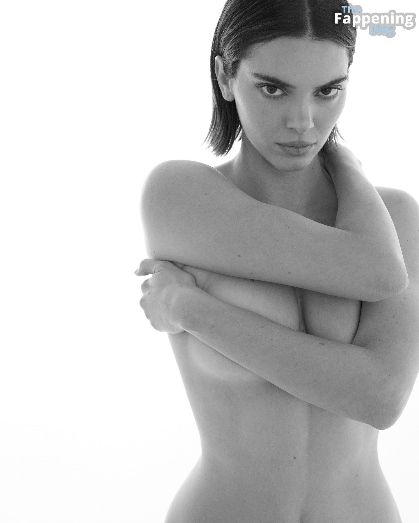 Kendall Jenner Topless (3 Photos)