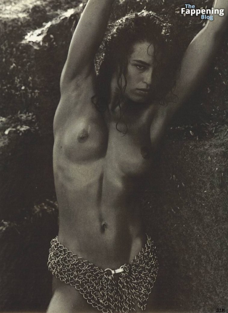 Connie Nielsen Nude & Sexy Collection (32 Photos)