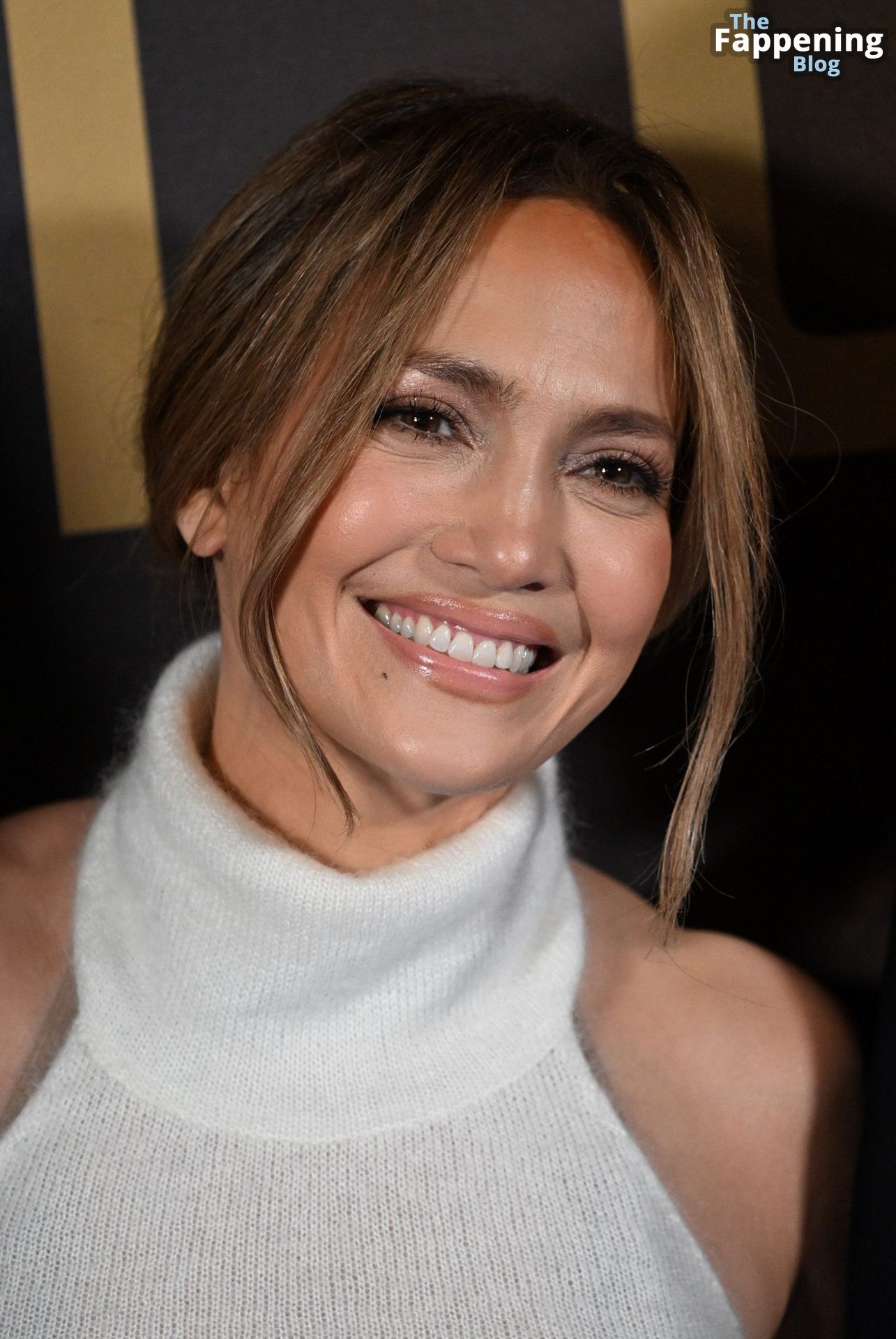 Jennifer Lopez Looks Sexy at the UK Premiere of “Unstoppable” (29 Photos)