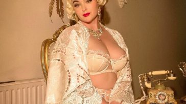 Stefania Ferrario Looks Stunning in a New Lingerie Shoot (7 Photos)