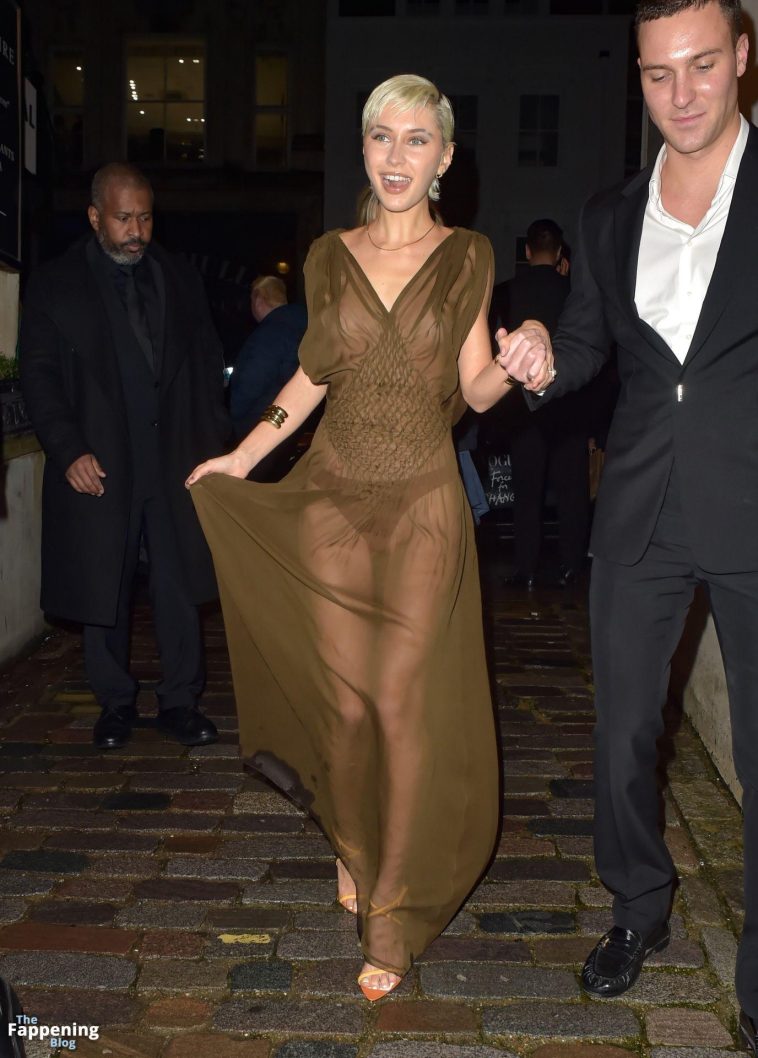 Iris Law Flashes Her Nude Tits in London (38 Photos)